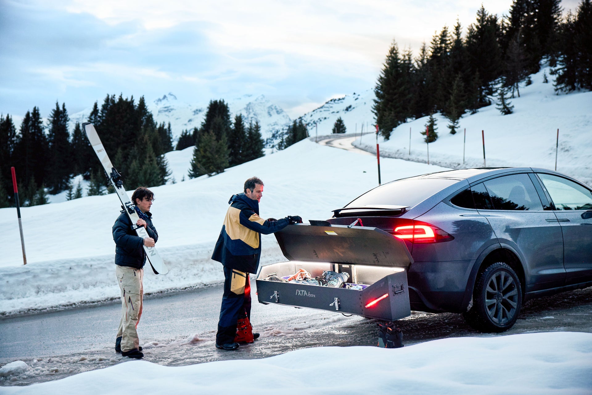 Tips for safe and easy ski transport - IXTAbox